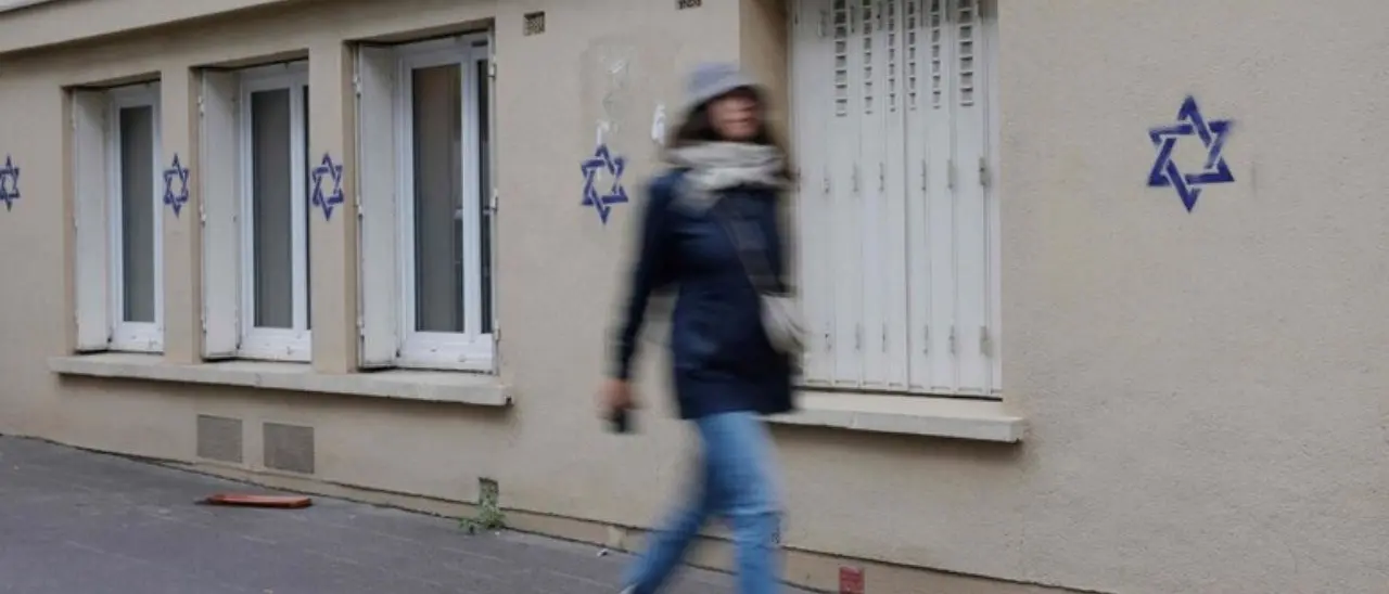 Stelle di David sui muri, vandalismo e intimidazioni: aumentano i casi di antisemitismo in Europa