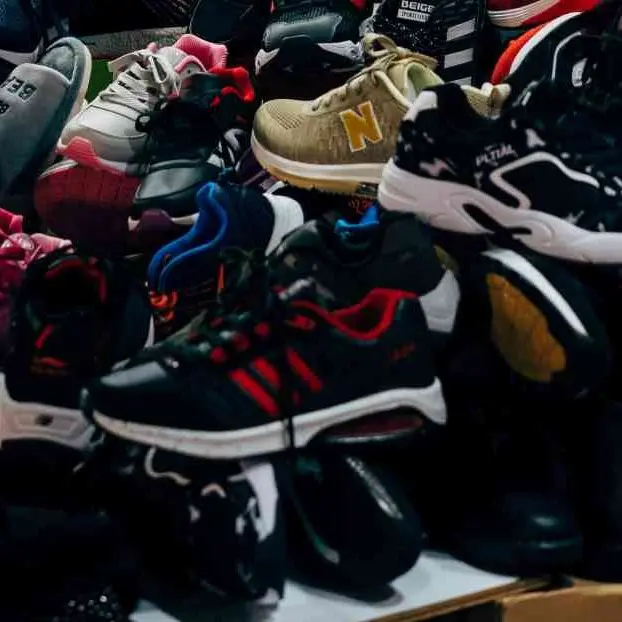 Furgone carico di scarpe per 80mila euro rubato in Calabria e ritrovato nel Napoletano: due arresti