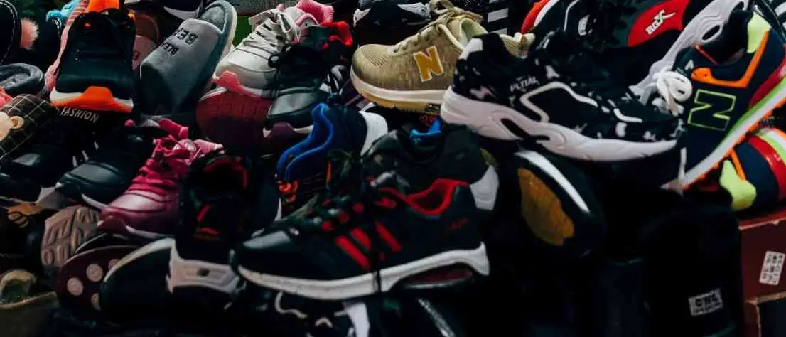 Furgone carico di scarpe per 80mila euro rubato in Calabria e ritrovato nel Napoletano: due arresti