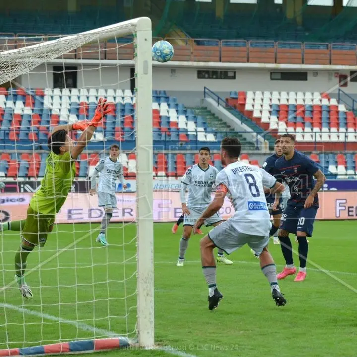L’ex Butic frena il Cosenza. La Feralpisalò strappa un punto: al Marulla termina 1-1