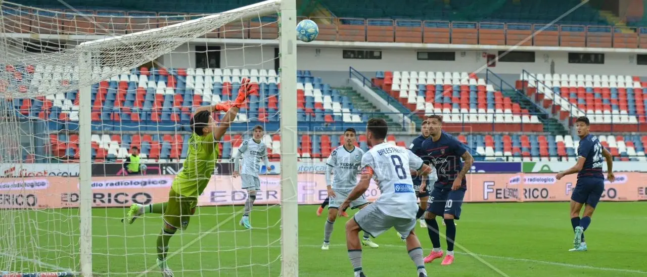 L’ex Butic frena il Cosenza. La Feralpisalò strappa un punto: al Marulla termina 1-1