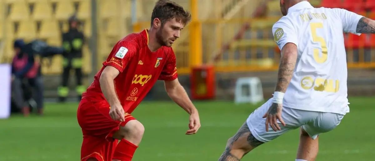 Catanzaro-Modena, il gol nel recupero di Bozhanaj decreta la seconda sconfitta consecutiva per le Aquile: finale 1-2