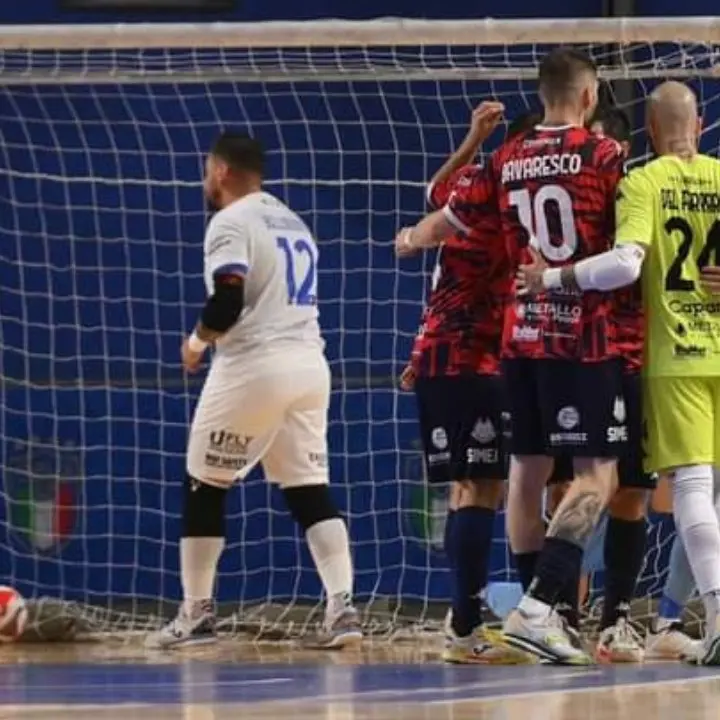 Calcio a 5, la Pirossigeno Cosenza agguanta Napoli nel finale: finisce 3-3