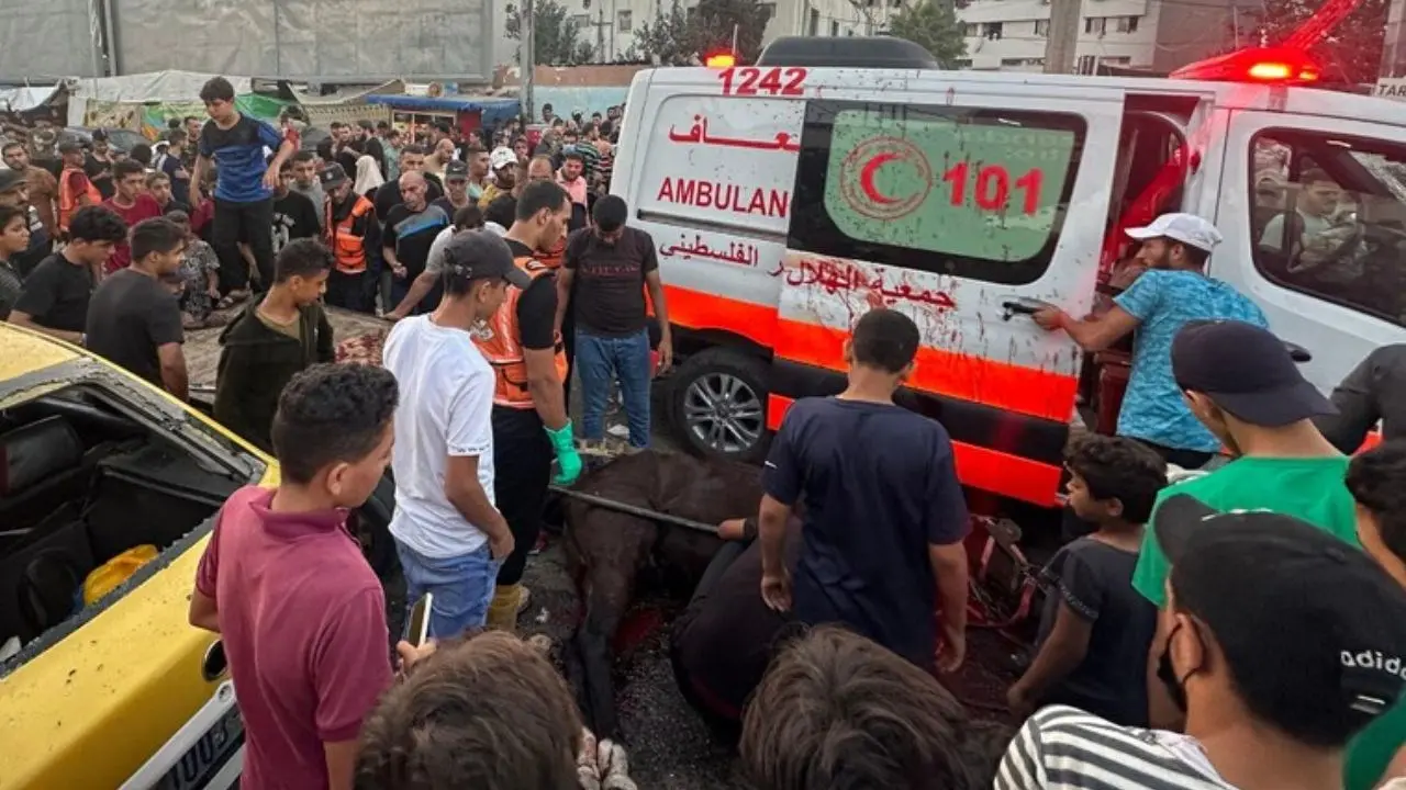 Colpito da Israele un altro campo profughi nel centro di Gaza, 51 morti. Bombardate anche 3 scuole