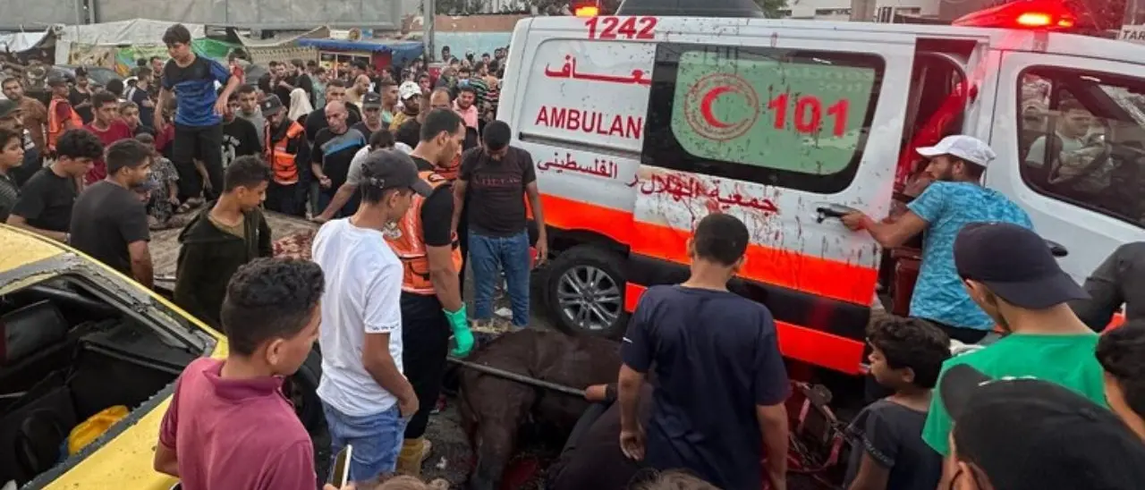 Colpito da Israele un altro campo profughi nel centro di Gaza, 51 morti. Bombardate anche 3 scuole