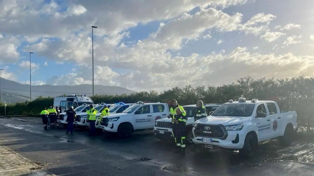 Maltempo in Toscana, in campo anche la Protezione civile della Calabria: mezzi e 24 operatori «per dare una mano»