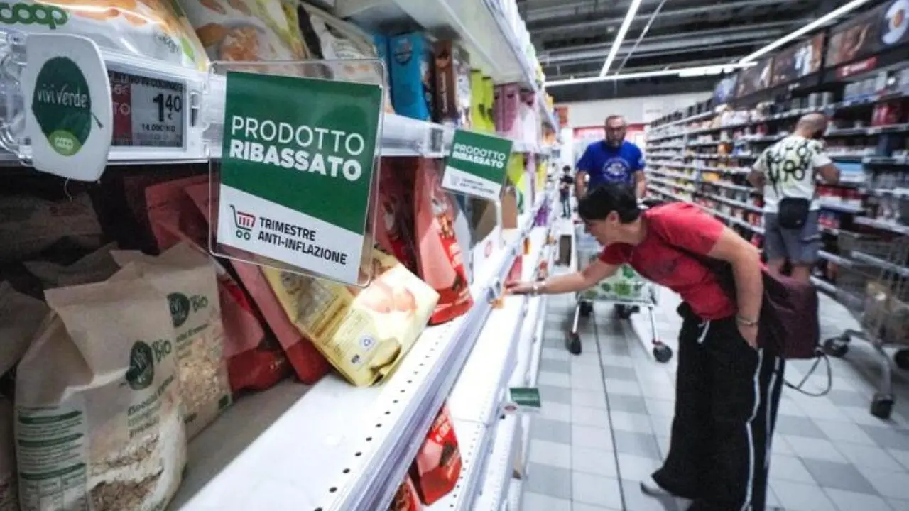 Carrello tricolore, chi l’ha visto? Flop della misura di contrasto al carovita: l’effetto anti inflazione non si vede