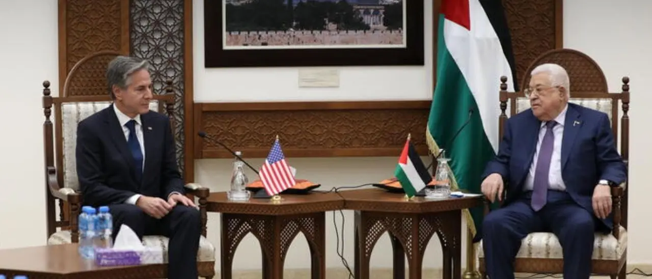 Blinken incontra Abu Mazen e lancia altri segnali di pace: «Gli abitanti di Gaza non devono essere sfollati con la forza»