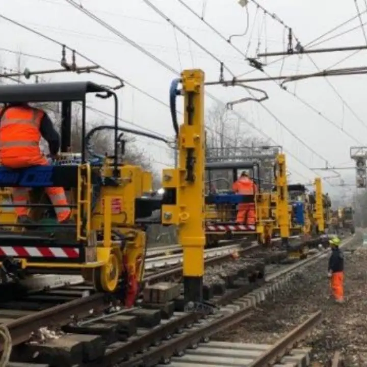 Operai calabresi reclutati dalla ‘ndrangheta e messi a lavorare sui cantieri ferroviari senza diritti e sotto minaccia