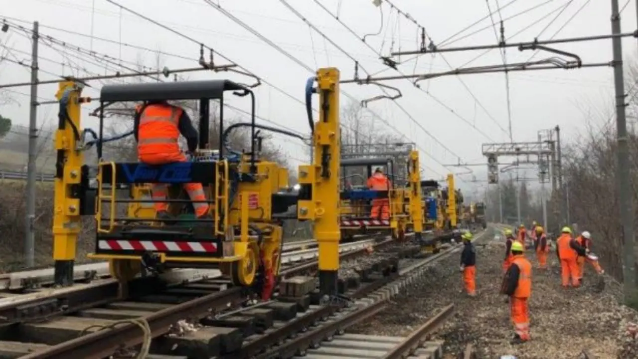 Operai calabresi reclutati dalla ‘ndrangheta e messi a lavorare sui cantieri ferroviari senza diritti e sotto minaccia