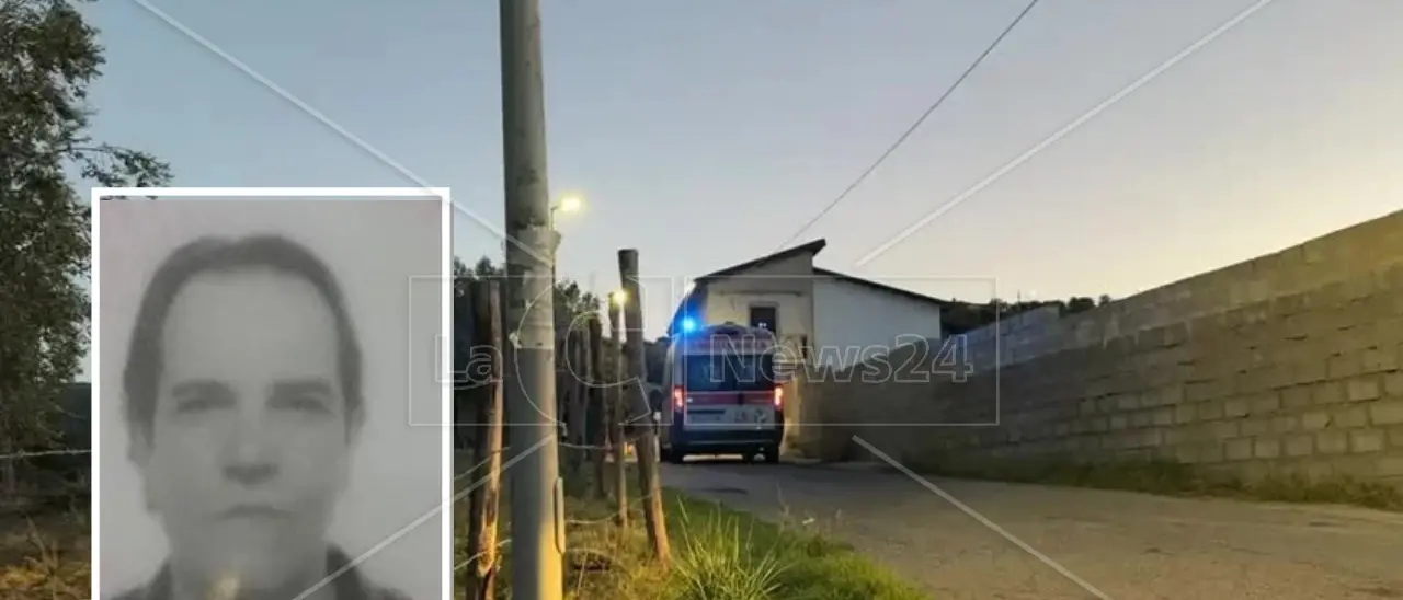 Corigliano Rossano, si ribalta con il muletto e rimane schiacciato: muore un uomo di 46 anni, aperta un’inchiesta