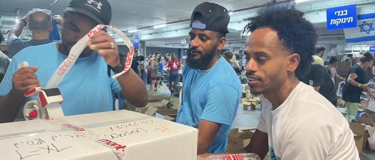 Ragazzi eritrei e sudanesi ricordano le atrocità subite in Africa dall’Isis e diventano volontari in Israele