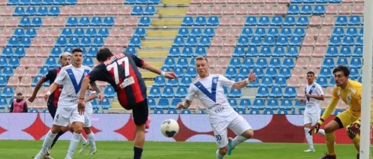 Coppa Italia, il Crotone regola il Brindisi ed accede al terzo turno: decisivo un gol di Pannitteri (1-0)