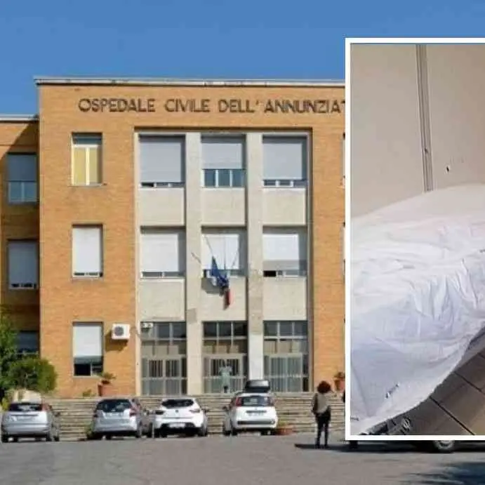 Morti sulle barelle in fila nel corridoio dell’obitorio: all’ospedale di Cosenza l’estremo saluto è un affronto