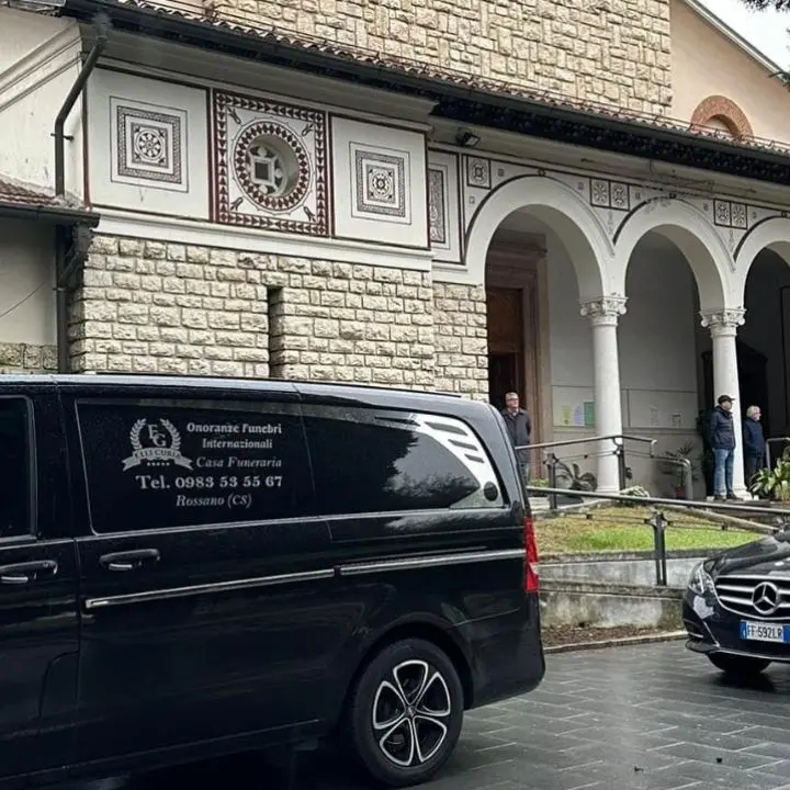 A Brescia i funerali dell’operaio morto schiacciato da un muletto a Corigliano Rossano