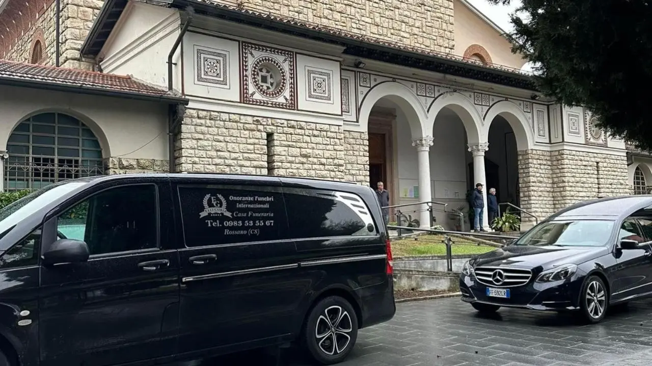 A Brescia i funerali dell’operaio morto schiacciato da un muletto a Corigliano Rossano