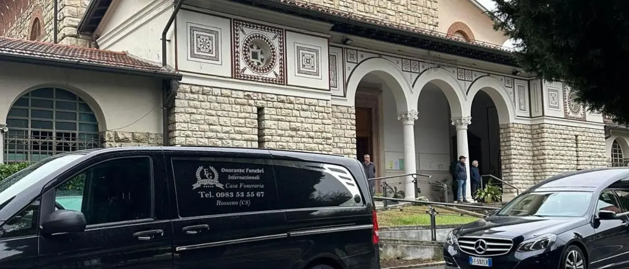 A Brescia i funerali dell’operaio morto schiacciato da un muletto a Corigliano Rossano