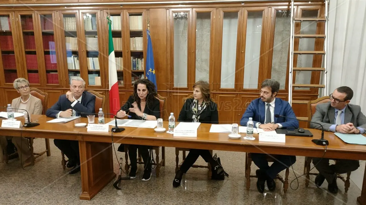 Prefetture e Rfi siglano protocollo di legalità per i lavori di potenziamento della ferrovia tra Lamezia e Catanzaro e sulla linea jonica