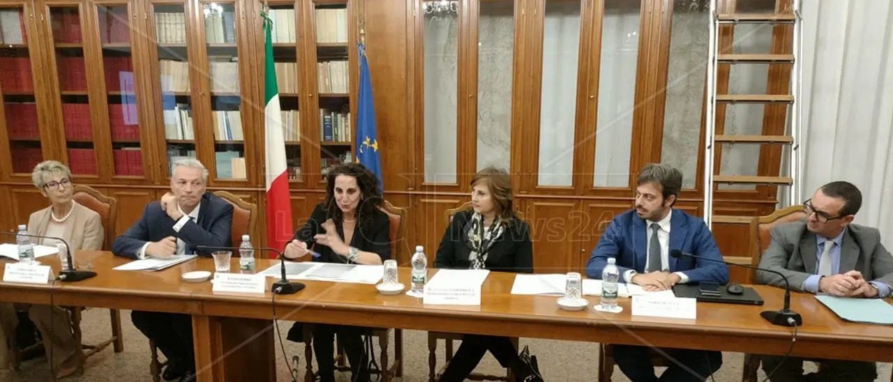 Prefetture e Rfi siglano protocollo di legalità per i lavori di potenziamento della ferrovia tra Lamezia e Catanzaro e sulla linea jonica