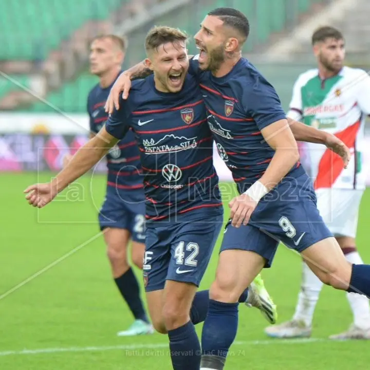 Il Cosenza batte 2-0 la Reggiana: Voca e Tutino liquidano gli emiliani