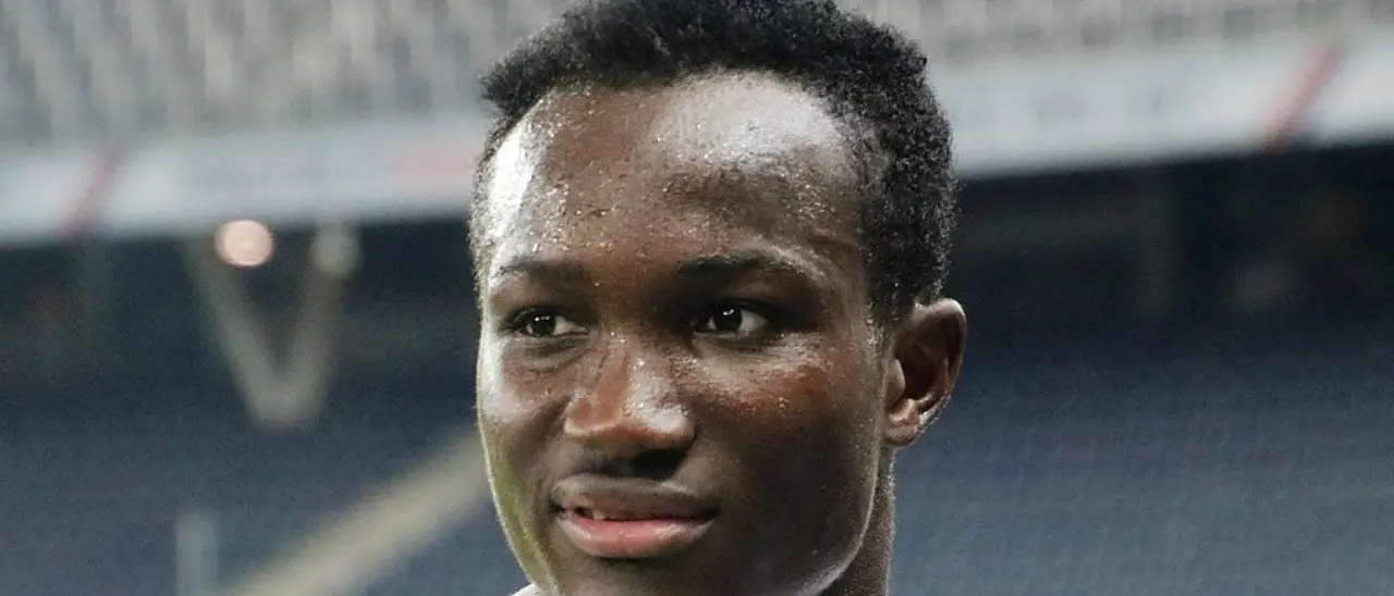 Albania, l’attaccante Dwamena muore dopo un malore in campo: in estate aveva segnato contro l’Inter