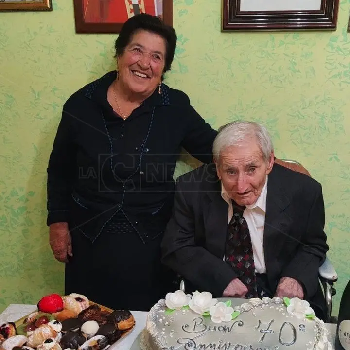 Settanta anni di matrimonio, festa grande a Fiumefreddo Bruzio per Francesco e Adelina