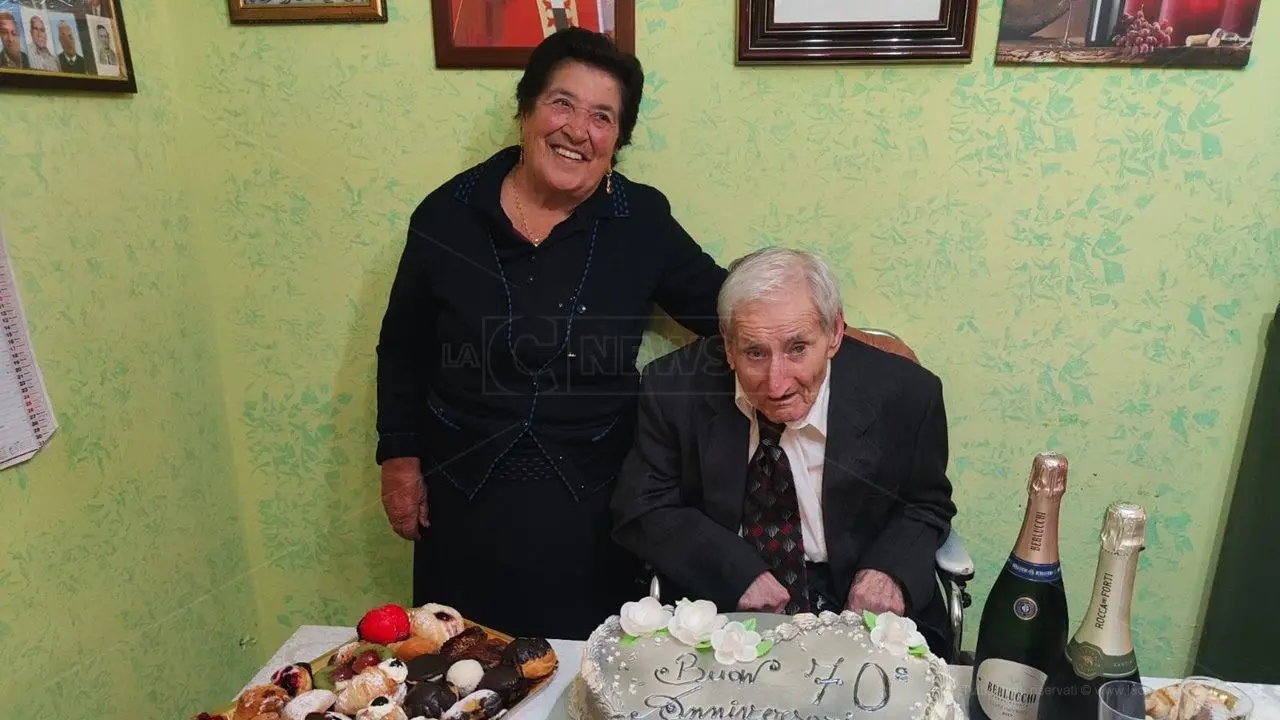 Settanta anni di matrimonio, festa grande a Fiumefreddo Bruzio per Francesco e Adelina