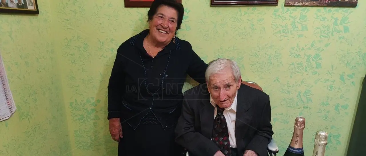 Settanta anni di matrimonio, festa grande a Fiumefreddo Bruzio per Francesco e Adelina