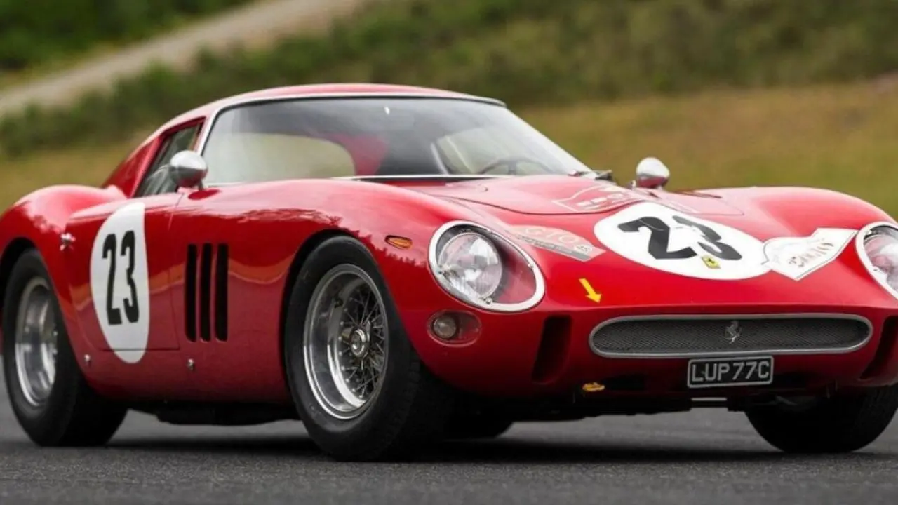 Una Ferrari del 1962 è stata venduta all’asta a 51,7 milioni di dollari