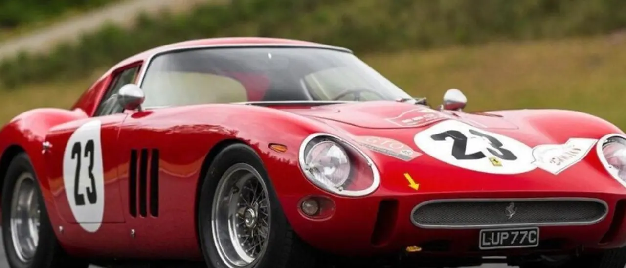 Una Ferrari del 1962 è stata venduta all’asta a 51,7 milioni di dollari