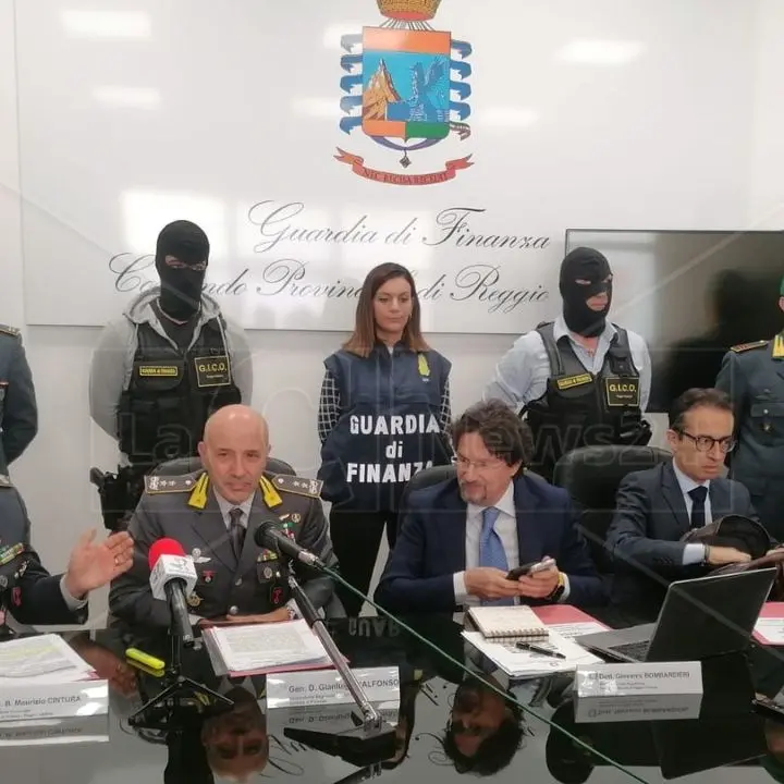«Alla larga da quelli che se la cantano», la ‘ndrangheta di Reggio temeva gli imprenditori pronti a denunciare