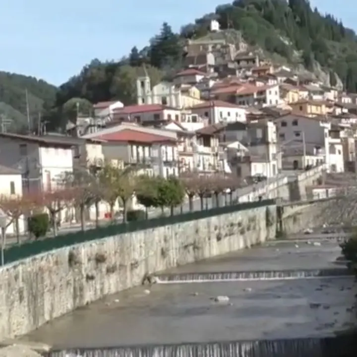 Galatro, danneggiano con un petardo una panchina comunale: denunciati tre minori