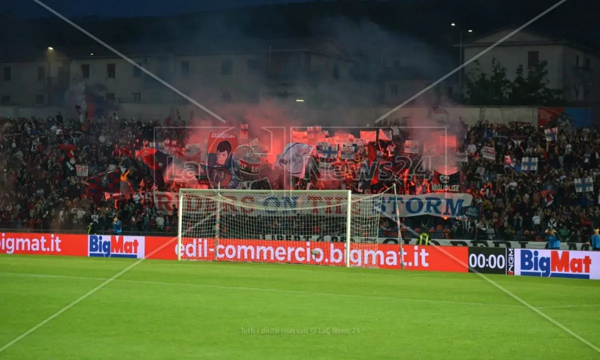 Derby di Calabria, la Curva Sud Cosenza: «Non si rovini con divieti inutili»