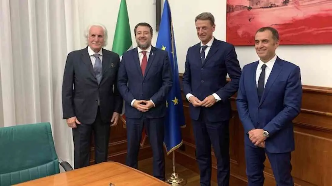 Simet Bus, l’accordo con Fs tutela 46 lavoratori ma lascia fuori i 38 già licenziati che speravano di rientrare: ecco cosa prevede
