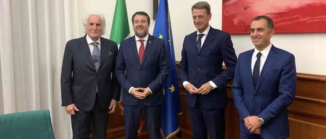 Simet Bus, l’accordo con Fs tutela 46 lavoratori ma lascia fuori i 38 già licenziati che speravano di rientrare: ecco cosa prevede