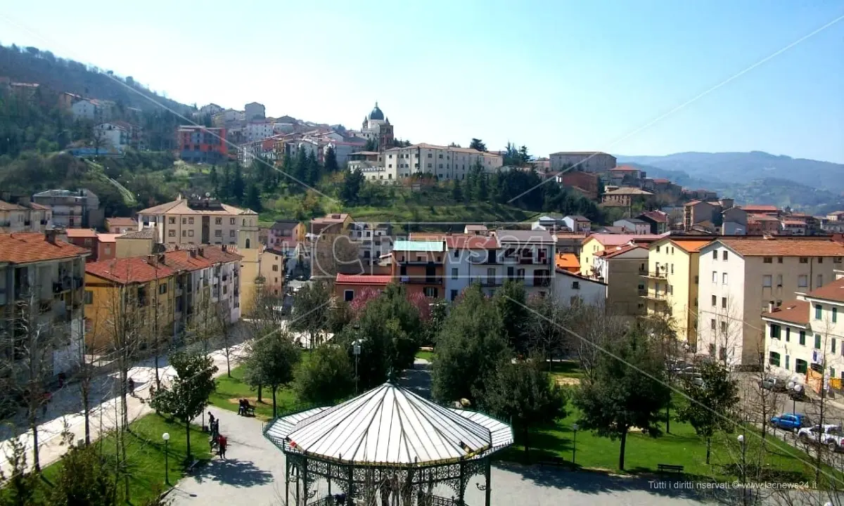 Acri, comitati e associazioni chiamano a raccolta i cittadini: «Scendiamo in piazza contro i troppi disservizi»