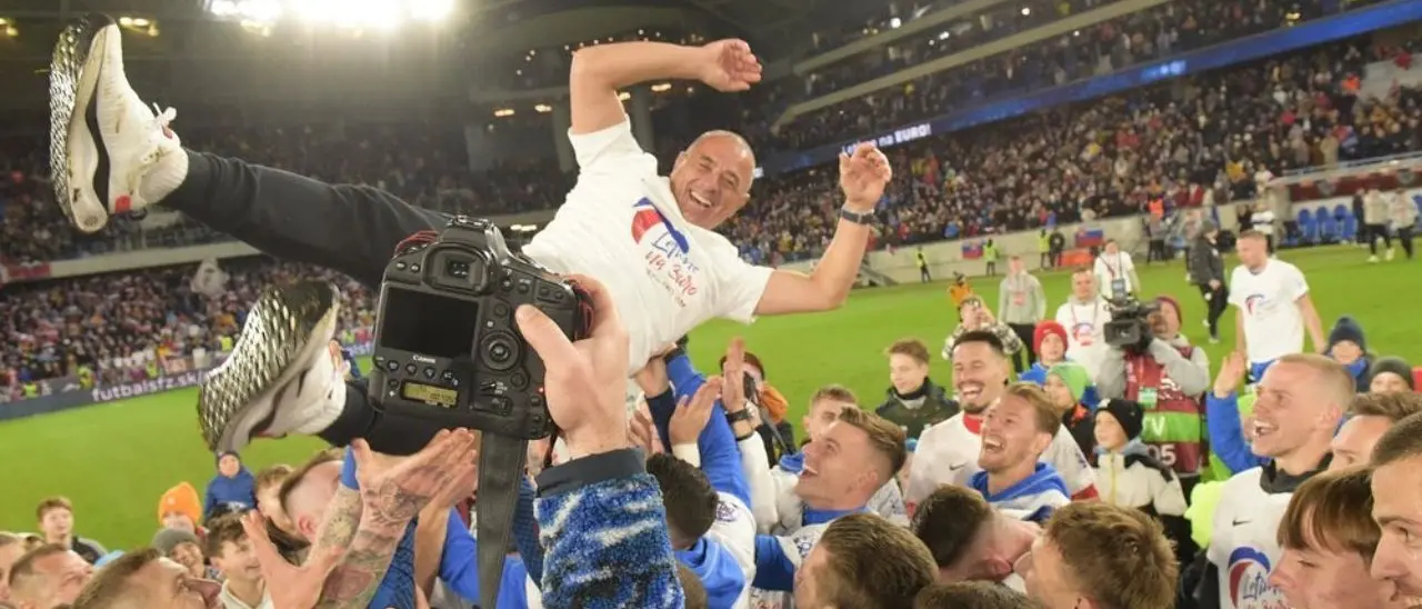 Da venditore ambulante ad allenatore della Slovacchia qualificata agli Europei, la favola del calabrese Calzona