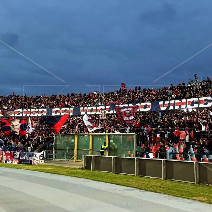 Catanzaro-Cosenza, partita la prevendita dei biglietti per i tifosi rossoblù