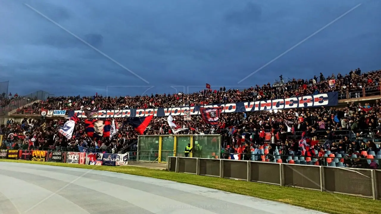 Catanzaro-Cosenza, partita la prevendita dei biglietti per i tifosi rossoblù