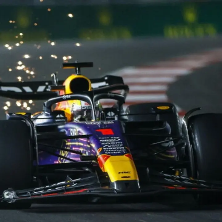 Formula uno, Verstappen sbanca Las Vegas. Leclerc trova il jolly all’ultimo giro: secondo