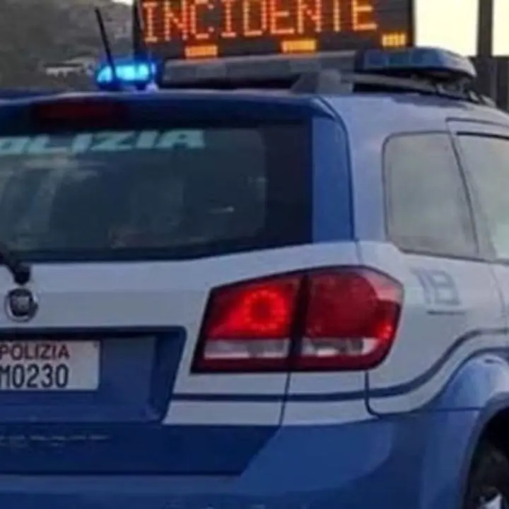 Incidente nel Reggino, morto un anziano nello scontro tra due auto lungo la statale 106