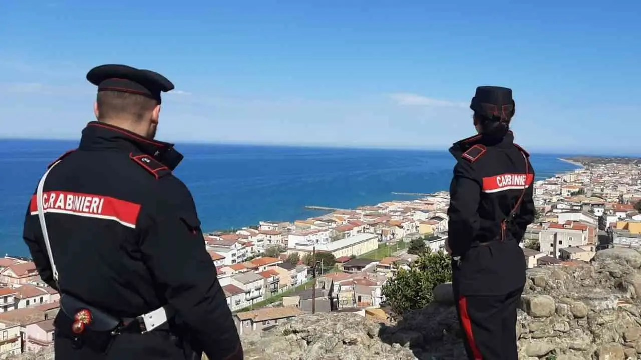 Cariati, si spaccia per assessore e chiede soldi a un sacerdote ma era una truffa: arrestato un 36enne