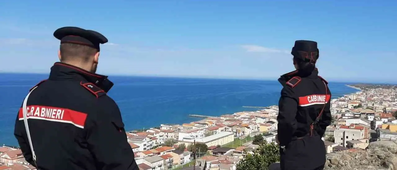 Cariati, si spaccia per assessore e chiede soldi a un sacerdote ma era una truffa: arrestato un 36enne