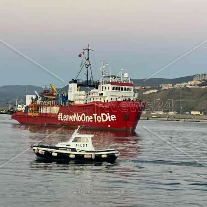 Migranti, la ong tedesca Sea Eye presenta ricorso contro il fermo della nave dopo l’ultimo sbarco a Vibo