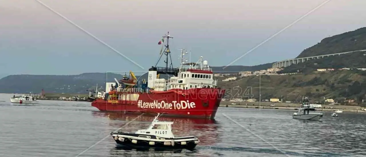 Migranti, la ong tedesca Sea Eye presenta ricorso contro il fermo della nave dopo l’ultimo sbarco a Vibo