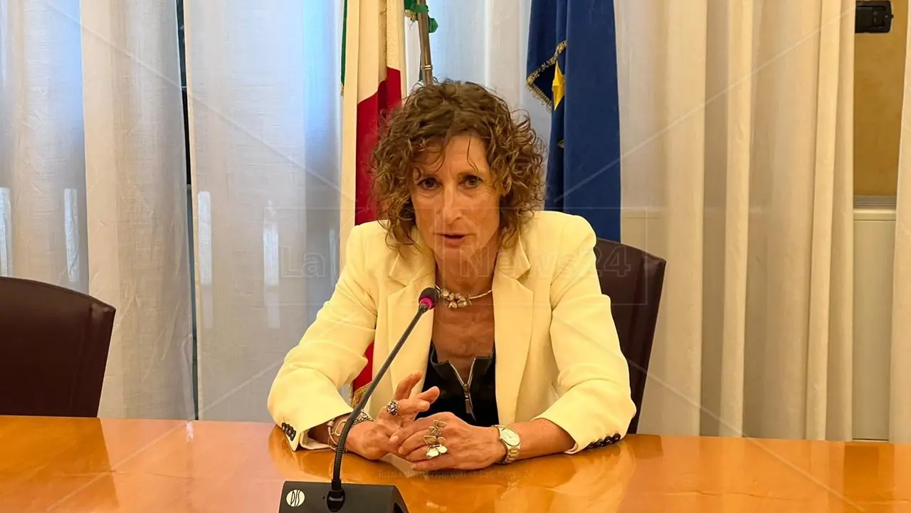 A Reggio il primo prefetto donna, Clara Vaccaro: «Città capace di accogliere, sui migranti faremo la nostra parte»