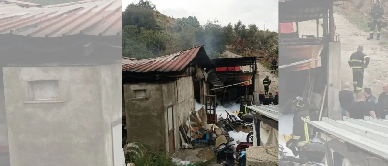 Incendio a Reggio Calabria, danneggiato un capannone in località Pietrastorta