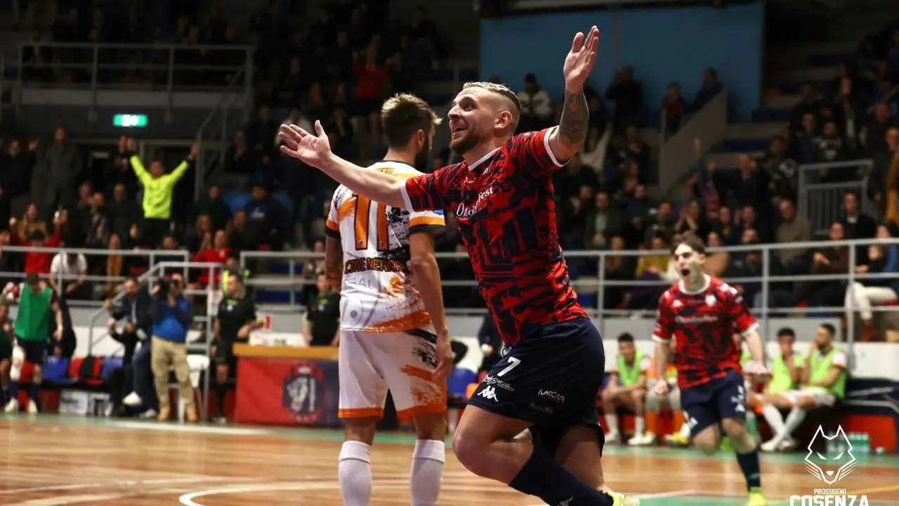 Calcio a 5, la Pirossigeno Cosenza pareggia con l’Active Network Viterbo: la sfida termina 1-1