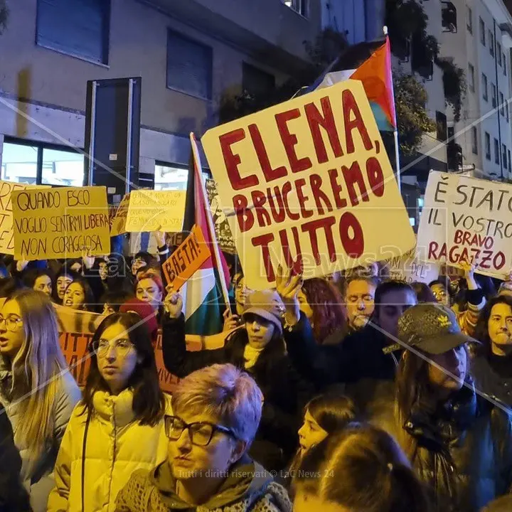 Cosenza in piazza per ricordare Giulia Cecchettin: «Siamo stanche di aver paura, pretendiamo azioni concrete»