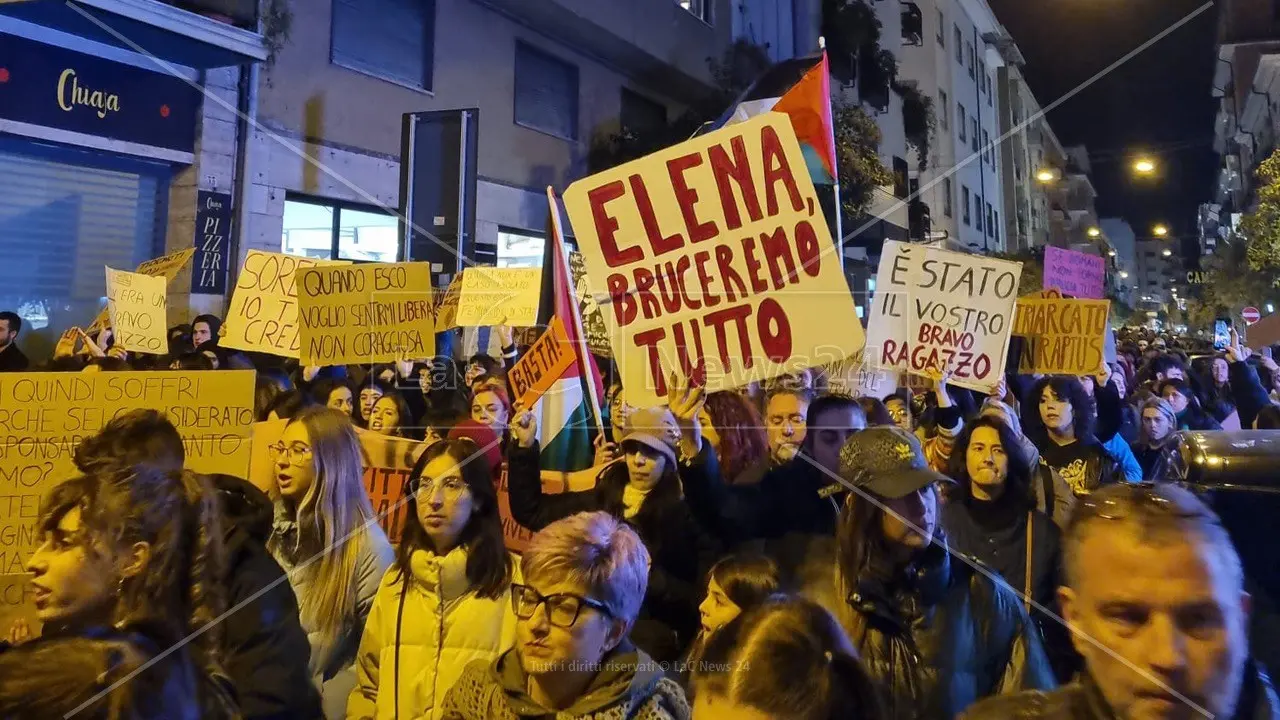 Cosenza in piazza per ricordare Giulia Cecchettin: «Siamo stanche di aver paura, pretendiamo azioni concrete»